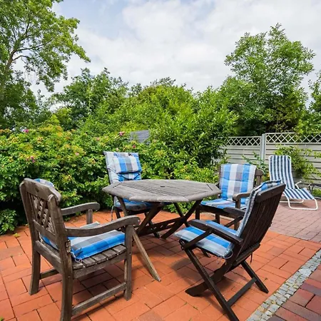 Semesterbostad Seeraeuberhaeuschen Id 442 Tating